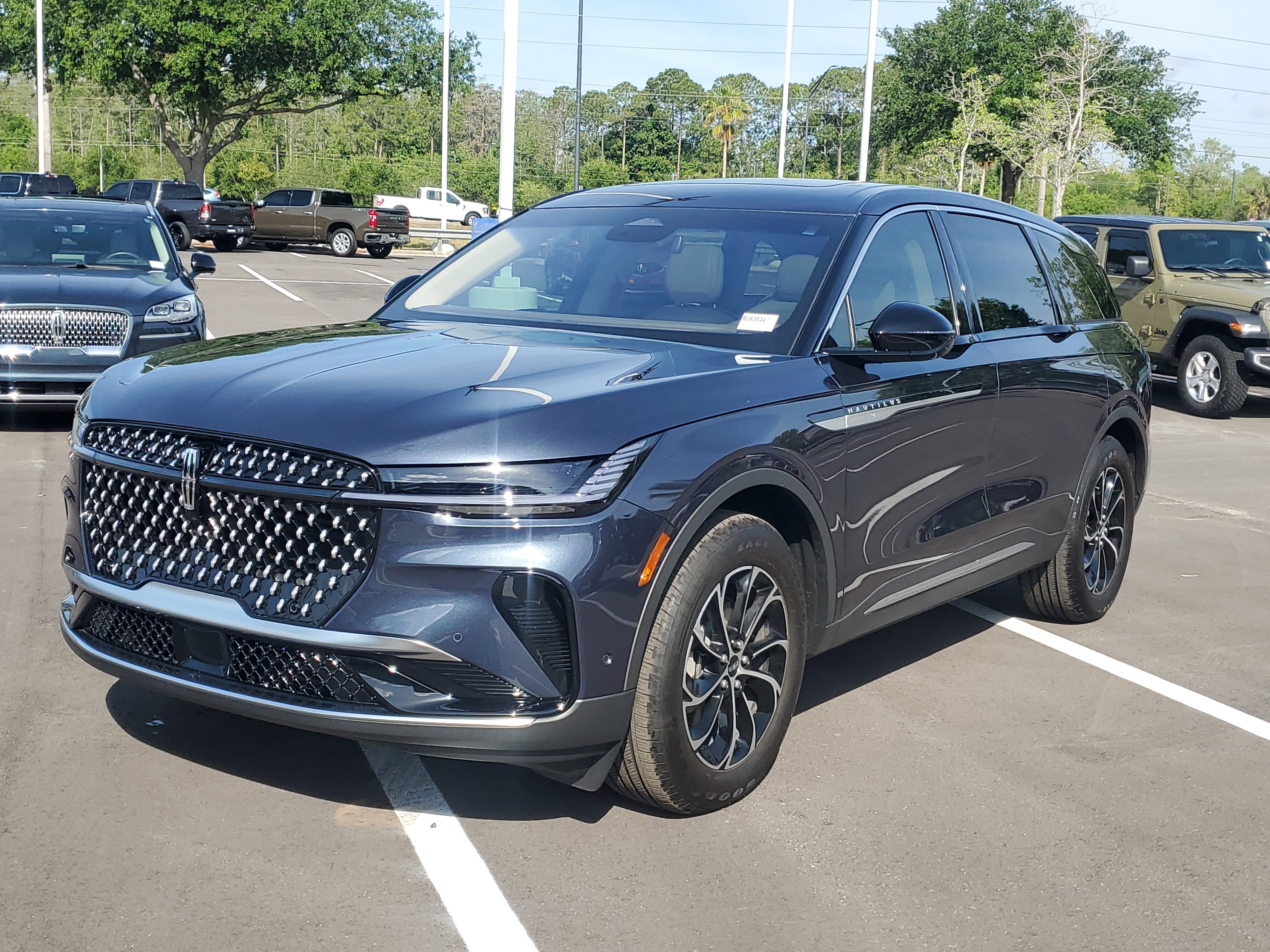 Used 2024 Lincoln Nautilus Premier w/ Equipment Group 102A image 3