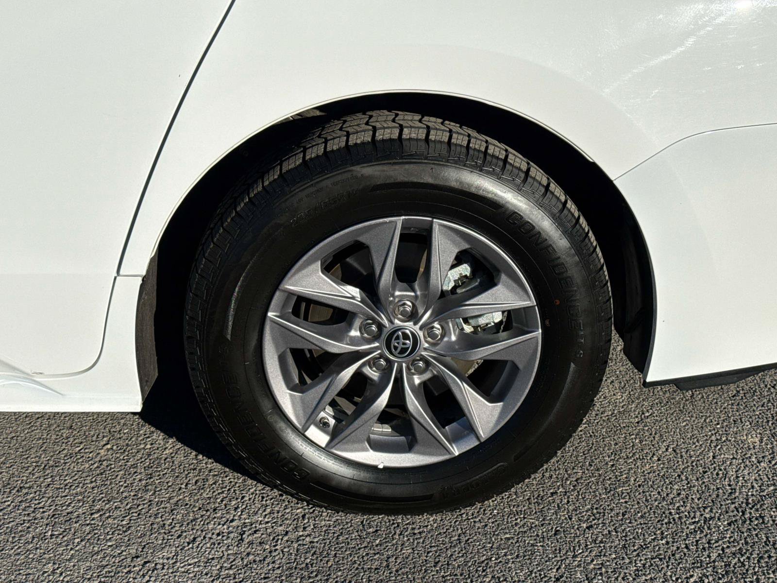 Used 2024 Toyota Sienna LE AWD/4WD image 7