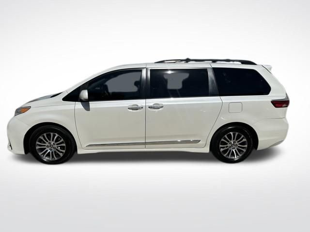 Used 2019 Toyota Sienna XLE w/ XLE Navigation Package FWD image 11