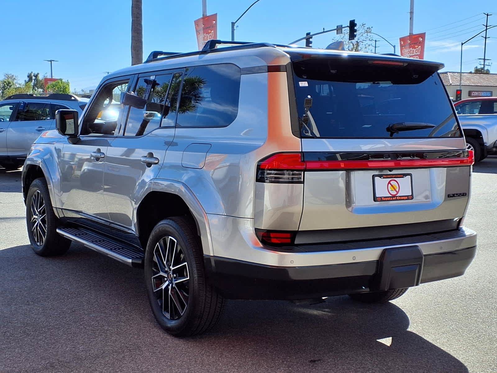 Used 2024 Lexus GX 550 w/ Cold Area Package AWD/4WD image 4