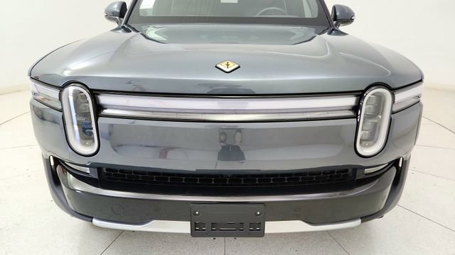 Used 2025 Rivian R1S Adventure image 8