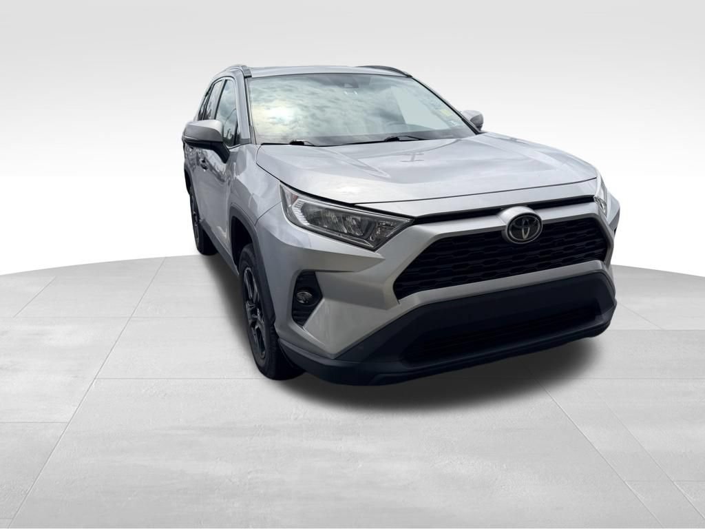 Used 2020 Toyota RAV4 XLE w/ Convenience Package FWD image 9