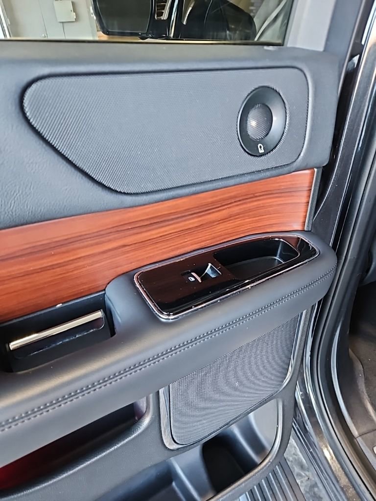 Used 2023 Lincoln Navigator Reserve AWD/4WD image 24