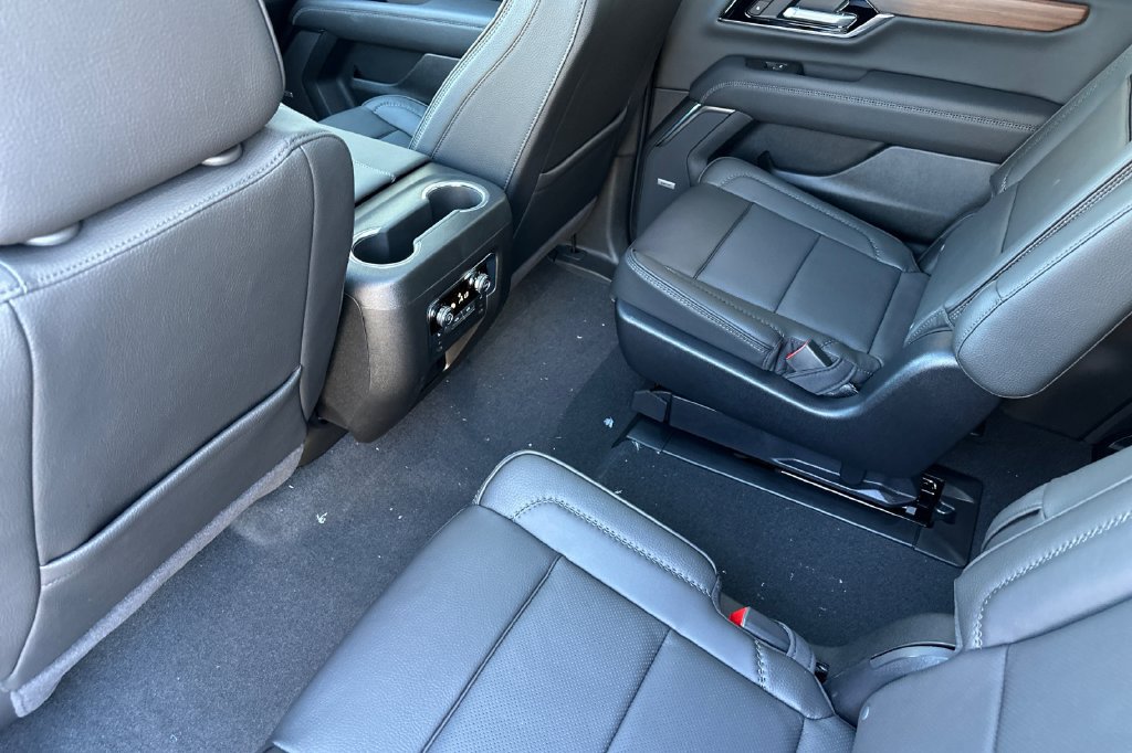 New 2027 GMC Yukon Denali w/ Advanced Technology Package AWD/4WD image 16