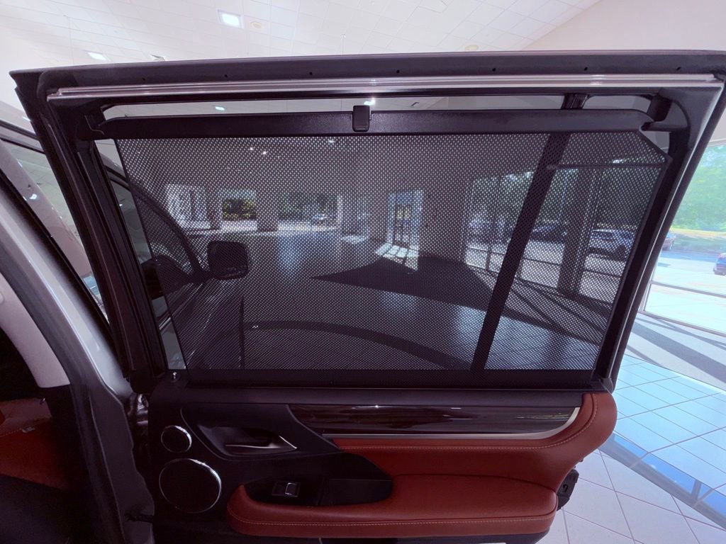 Used 2018 Lexus LX 570 4WD w/ Luxury Package image 17