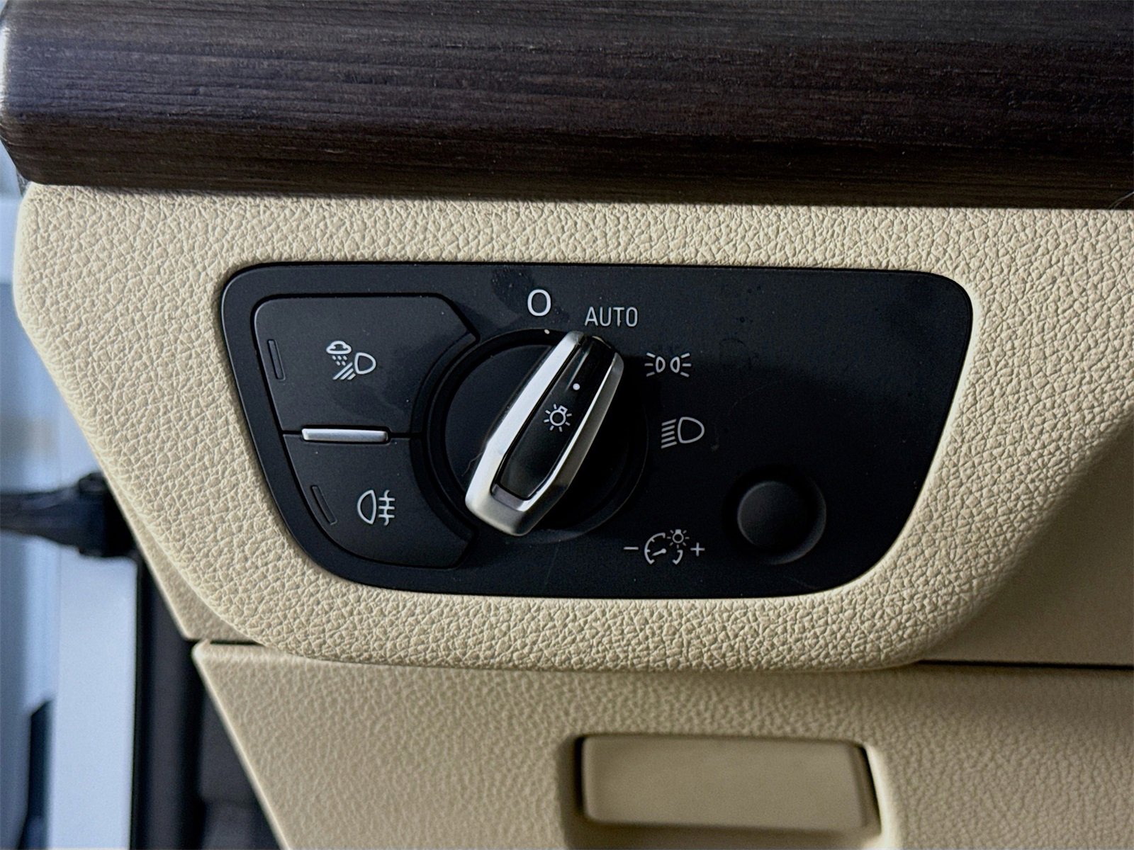 Used 2023 Audi Q5 2.0T Premium w/ Convenience Package image 10