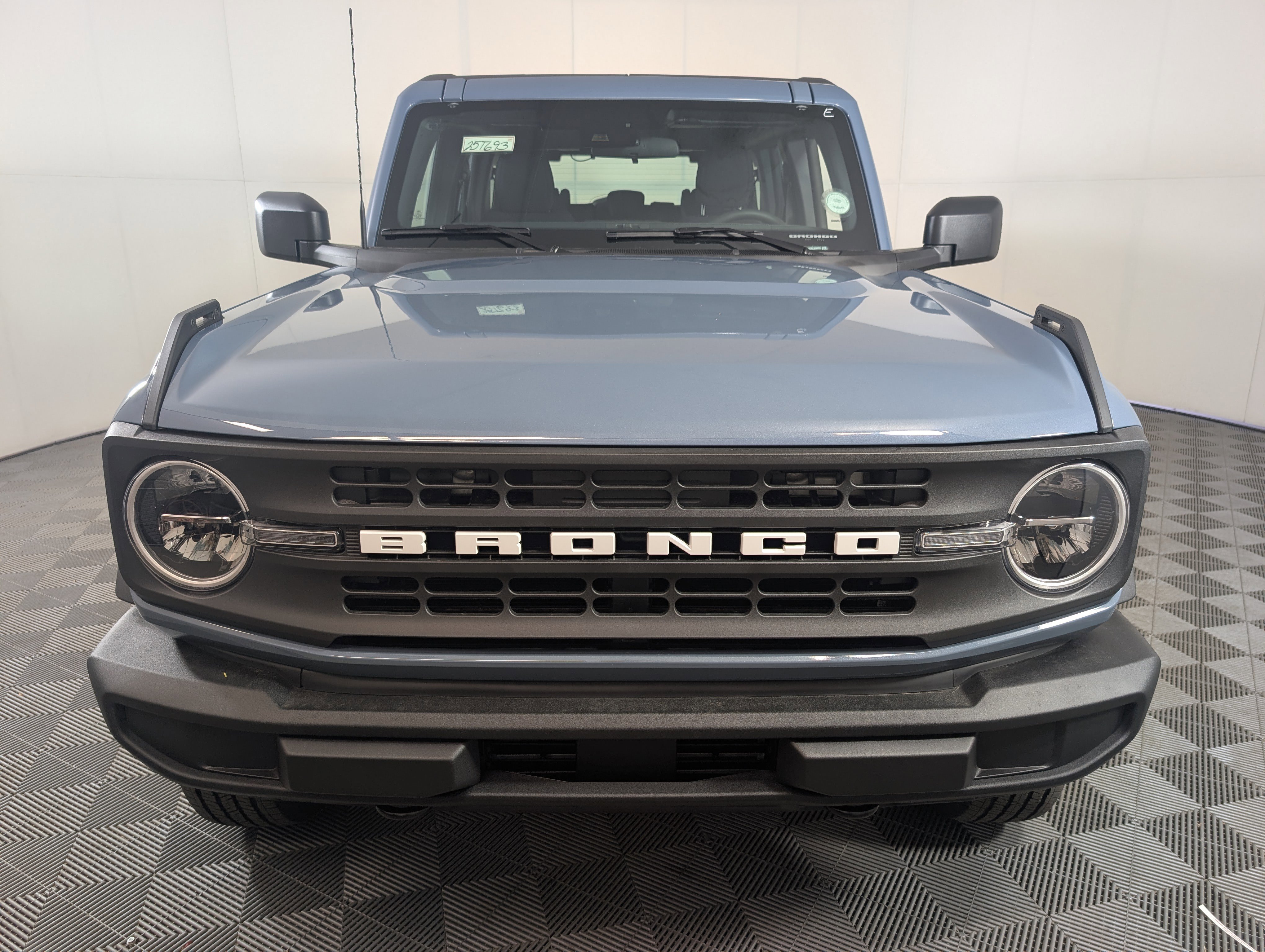 New 2025 Ford Bronco 4-Door image 2