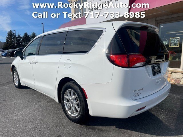 Used 2023 Chrysler Voyager LX image 5
