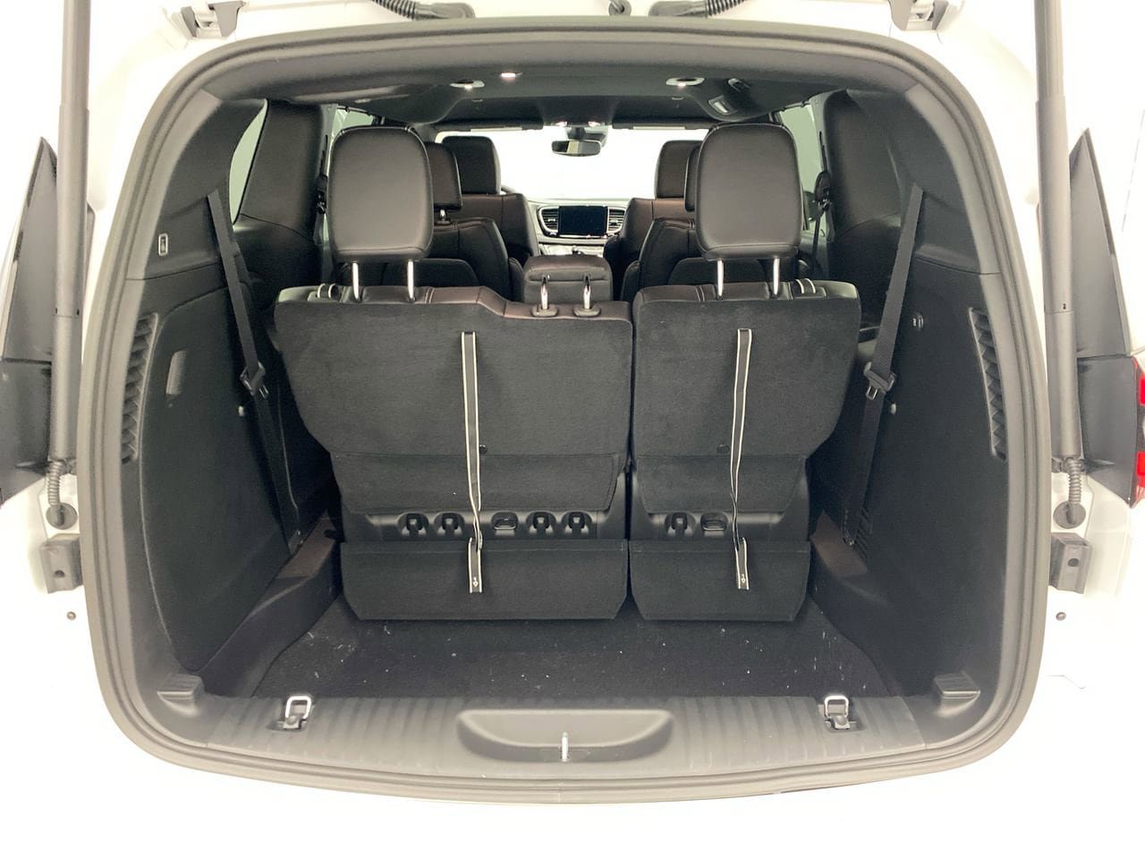 New 2027 Chrysler Pacifica Select FWD image 24
