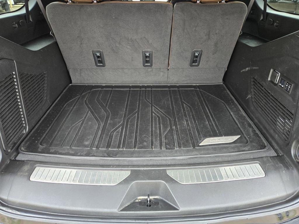 Used 2024 Chevrolet Suburban High Country w/ Advanced Technology Package image 30