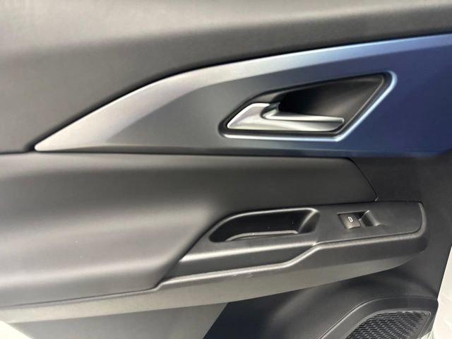 New 2026 Chevrolet Equinox EV LT w/ Convenience Package II FWD image 24