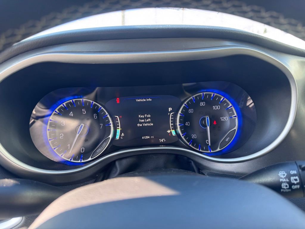 Used 2024 Chrysler Pacifica Touring-L image 15