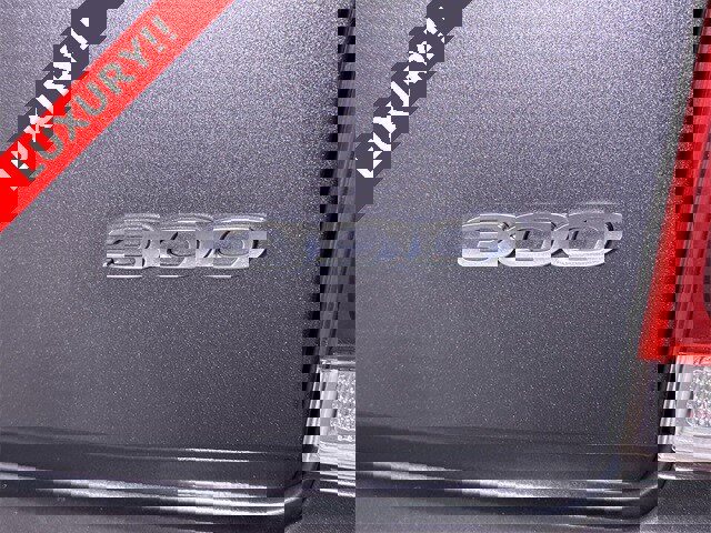 Used 2018 Chrysler 300 Limited image 32