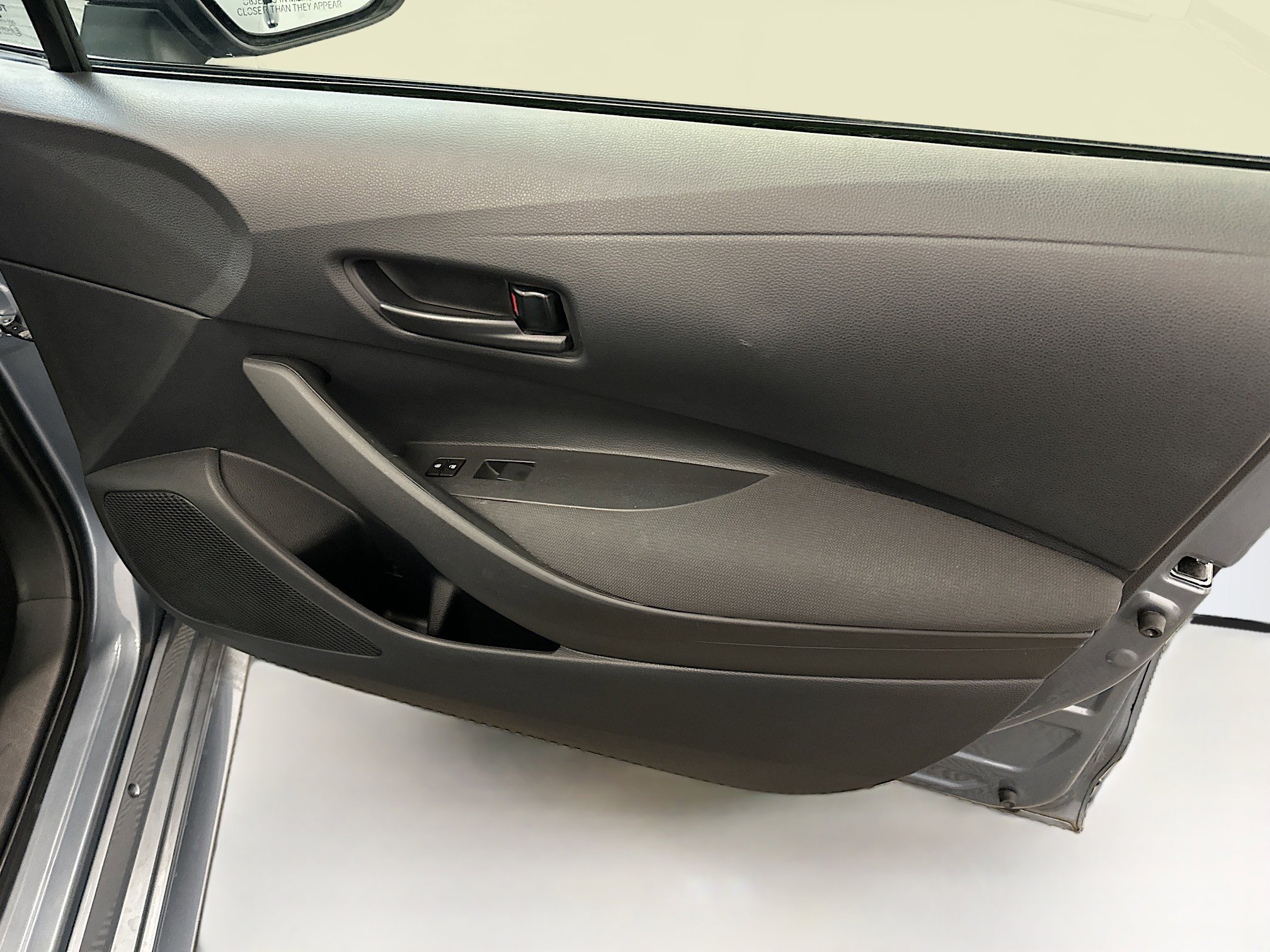 Used 2025 Toyota Corolla LE image 33