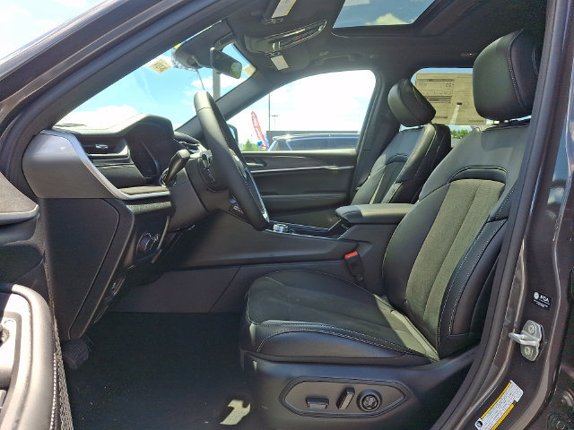New 2026 Jeep Grand Cherokee Altitude AWD/4WD image 9