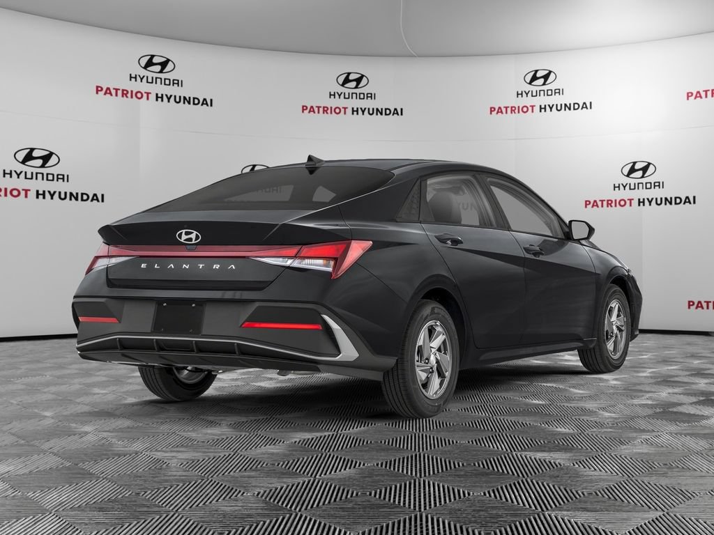 New 2026 Hyundai Elantra SE FWD image 2