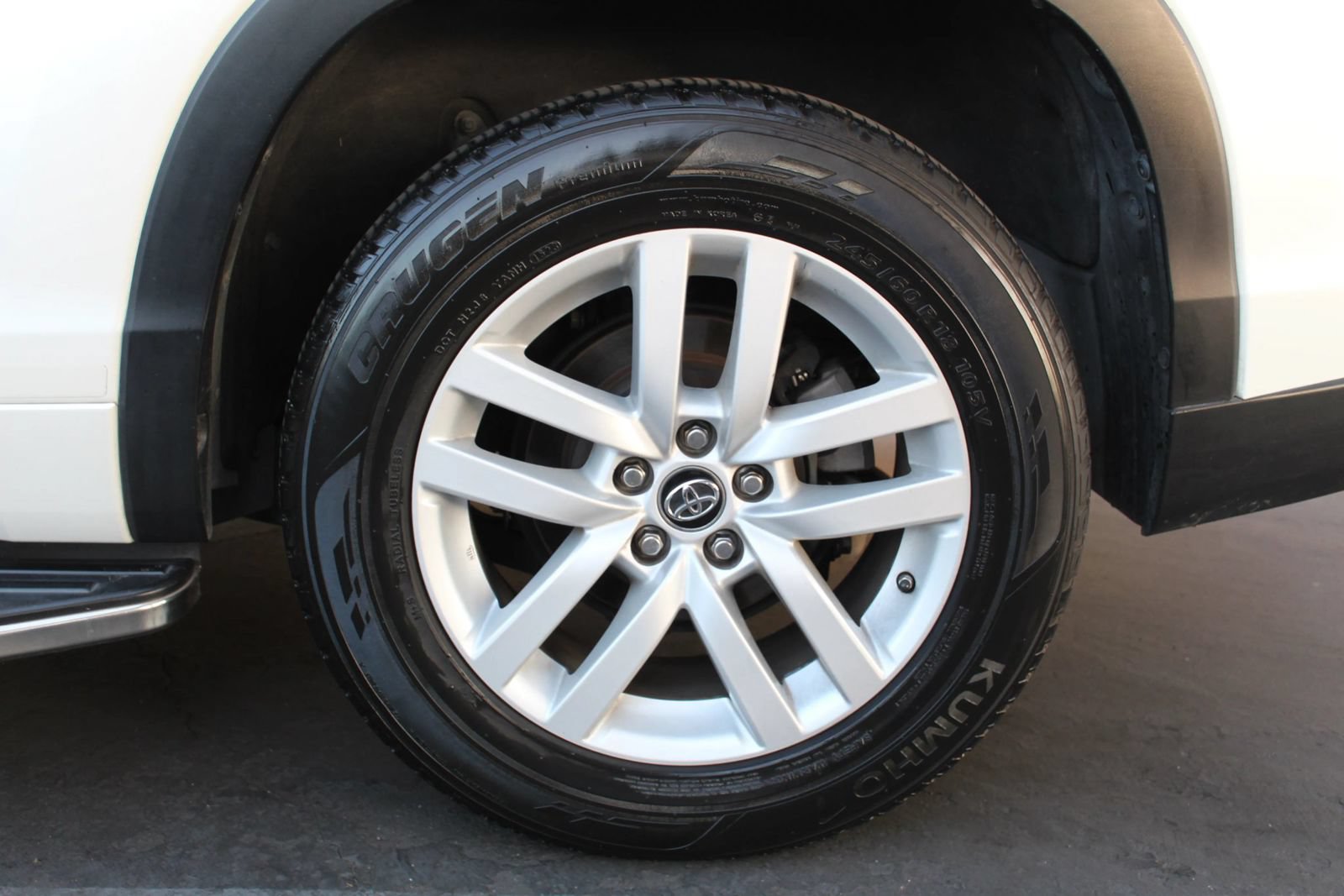 Used 2016 Toyota Highlander LE FWD image 36