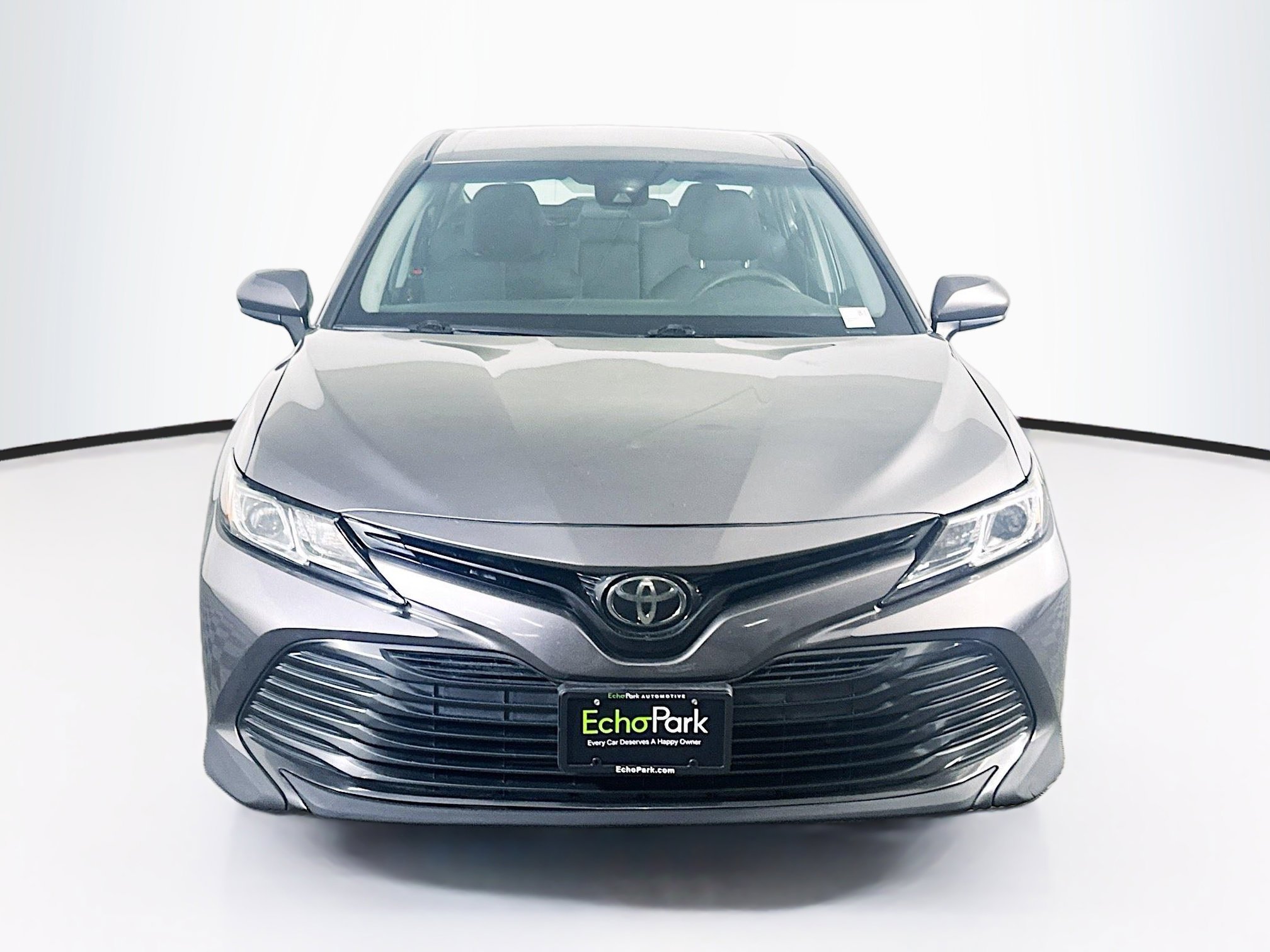 Used 2018 Toyota Camry LE image 2