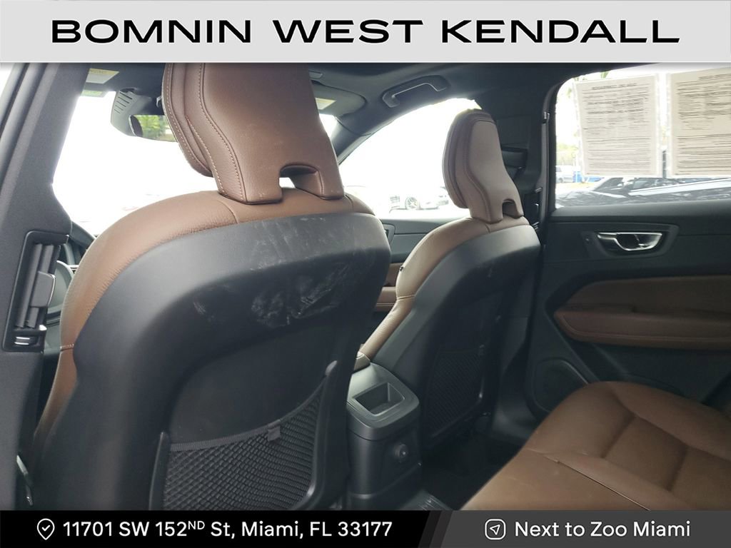 Used 2023 Volvo XC60 T8 Plus image 8