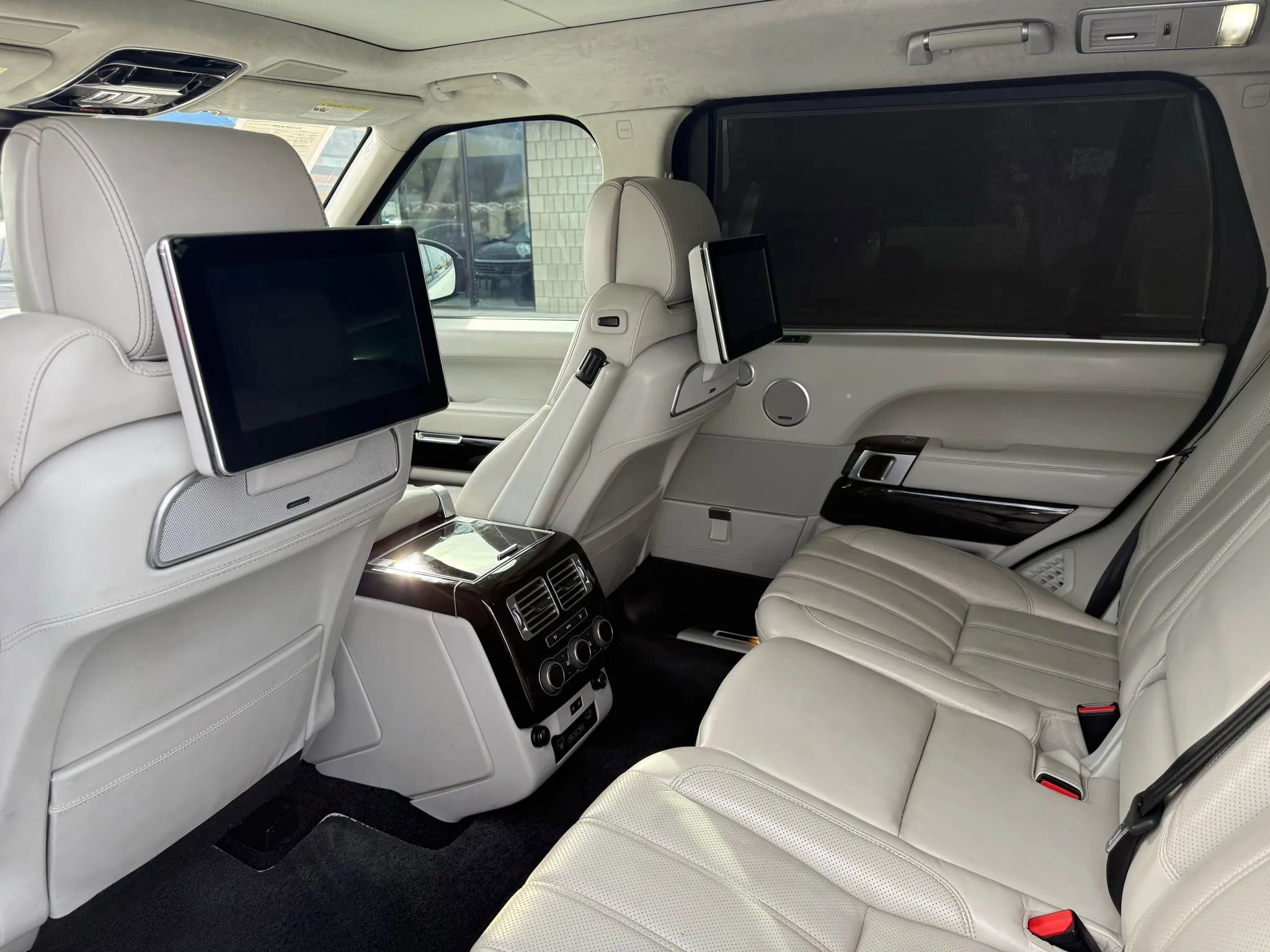 Used 2017 Land Rover Range Rover Long Wheelbase Autobiography image 24