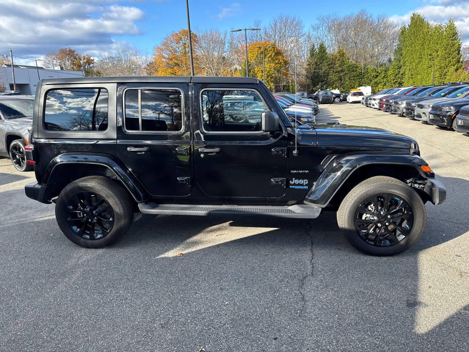 Used 2022 Jeep Wrangler Unlimited Sahara w/ Cold Weather Group image 7