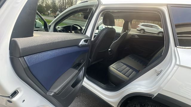 Used 2025 Volkswagen Taos SEL image 36