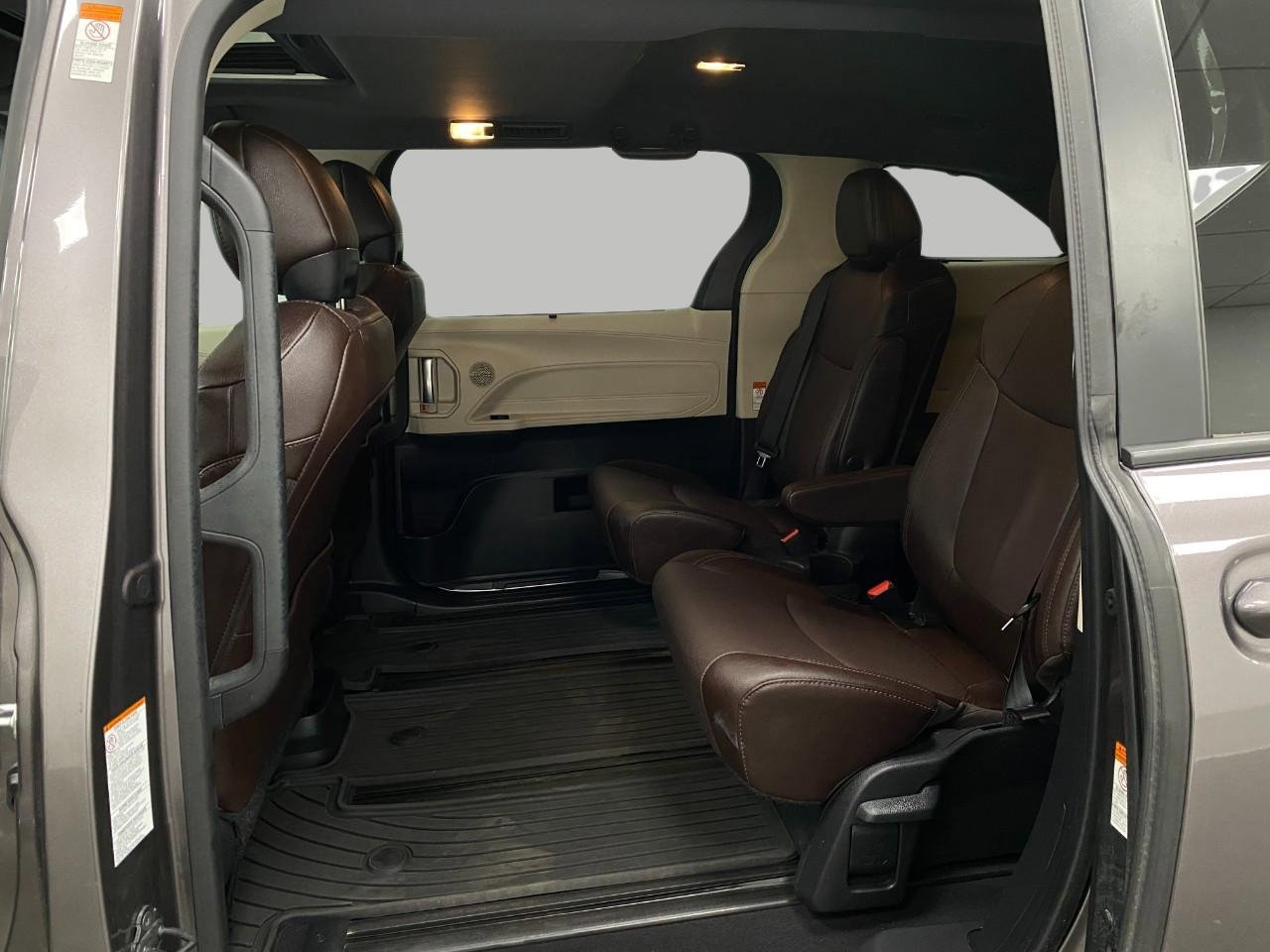 Used 2021 Toyota Sienna Platinum AWD/4WD image 30