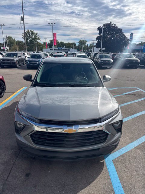 Used 2024 Chevrolet TrailBlazer LS w/ LS Convenience Package FWD image 2