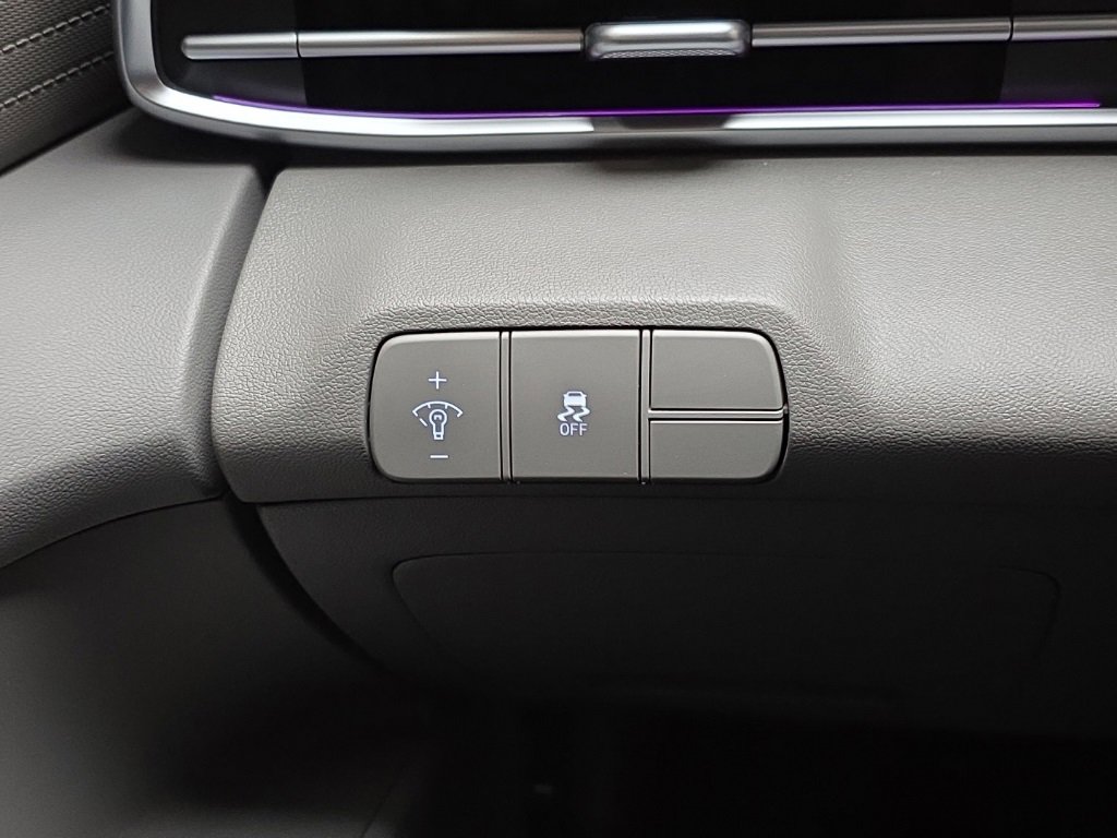 Certified 2024 Hyundai Elantra SEL image 24