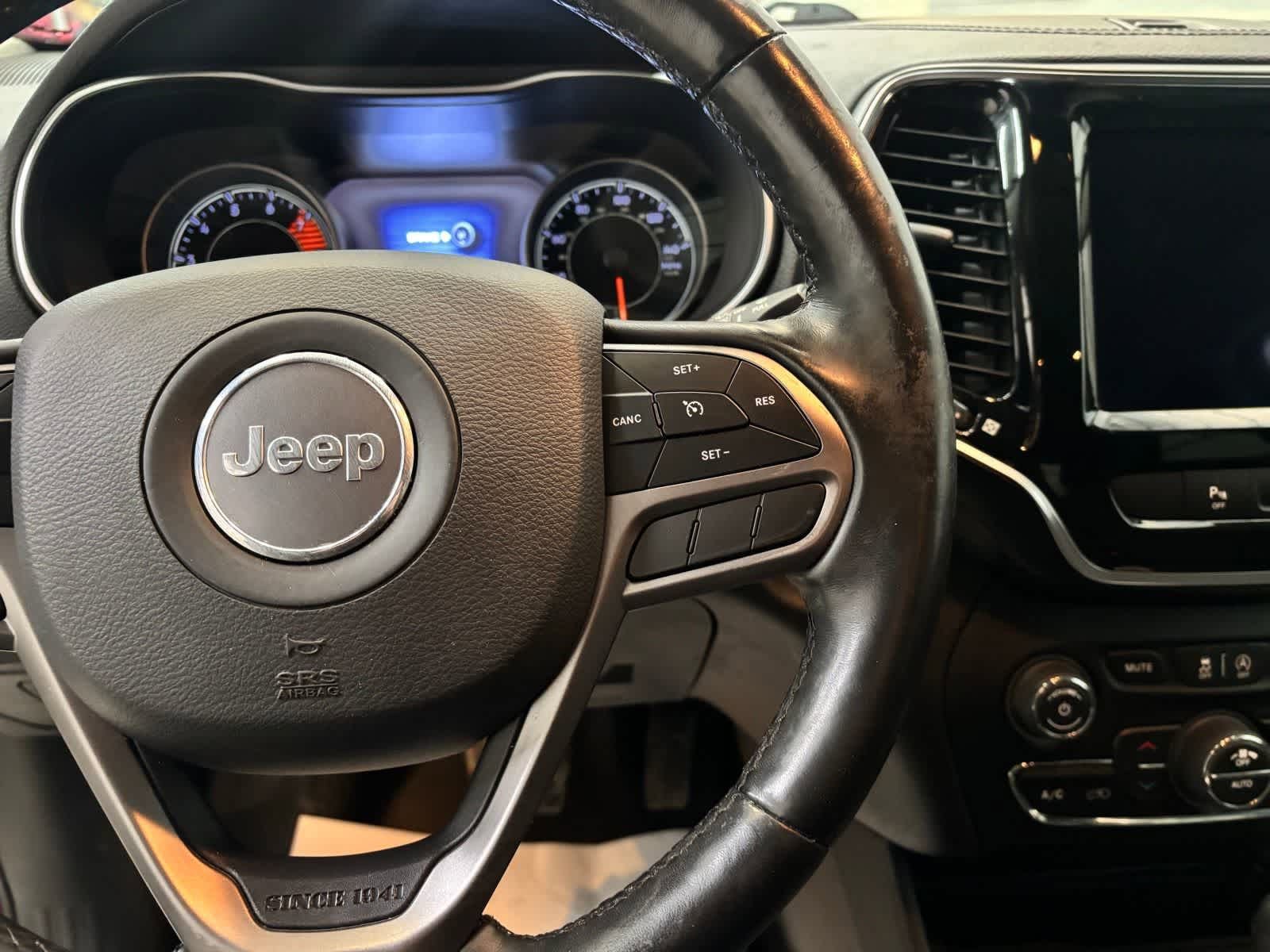 Used 2019 Jeep Cherokee Limited AWD/4WD image 15