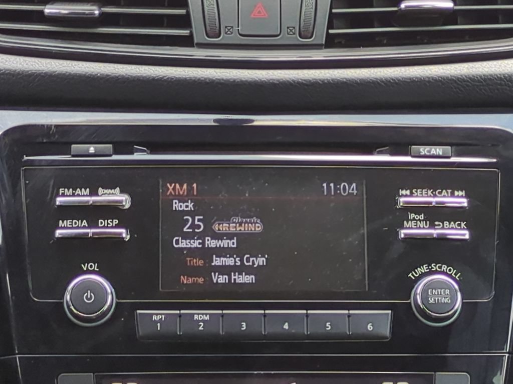 Used 2017 Nissan Rogue SV FWD image 14