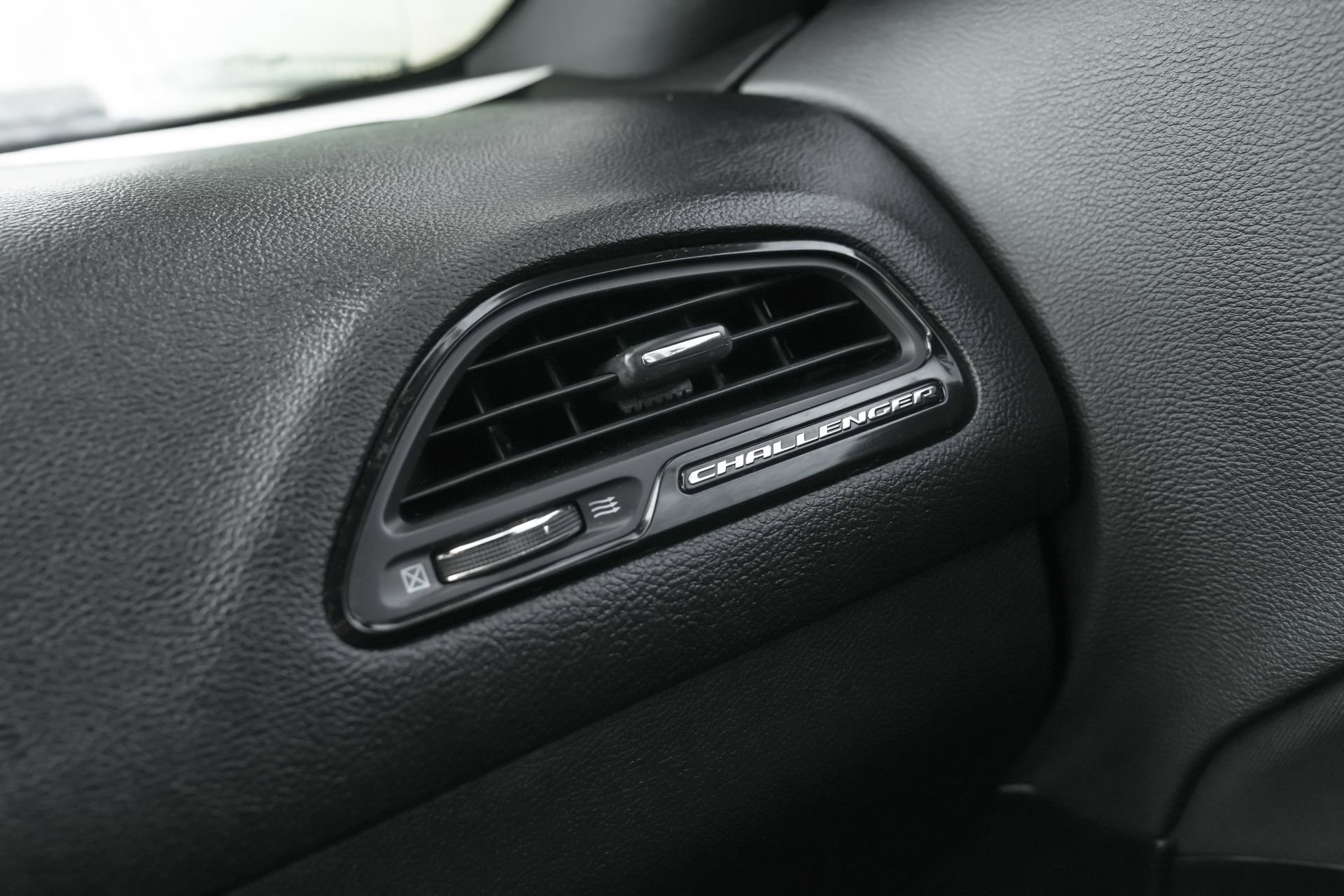 Used 2019 Dodge Challenger SXT image 20