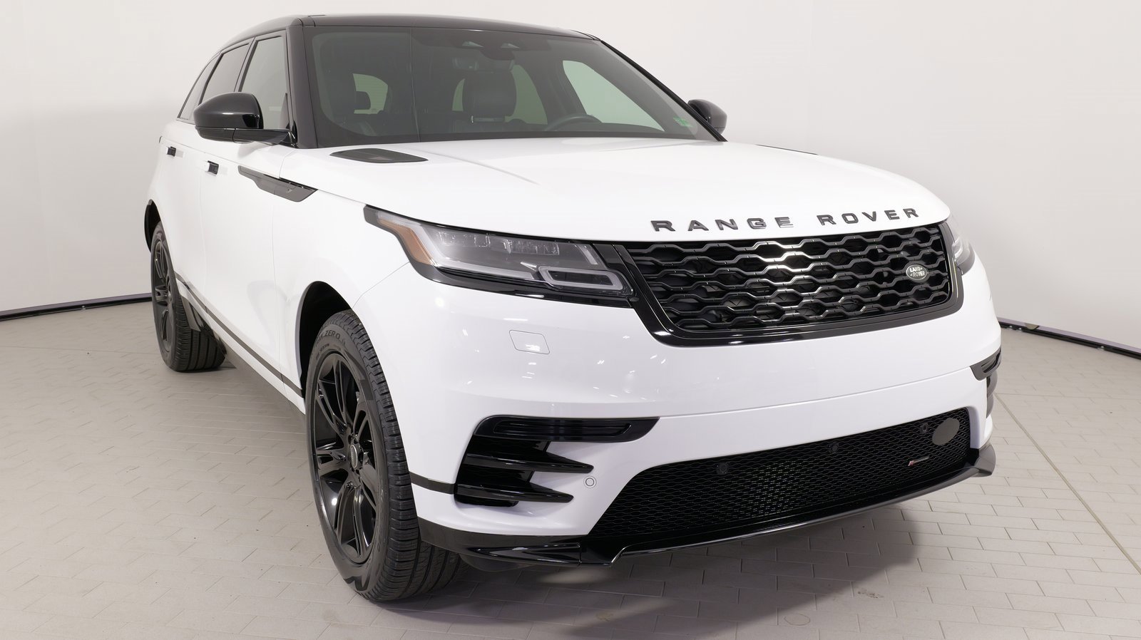 Used 2023 Land Rover Range Rover Velar R-Dynamic S image 6