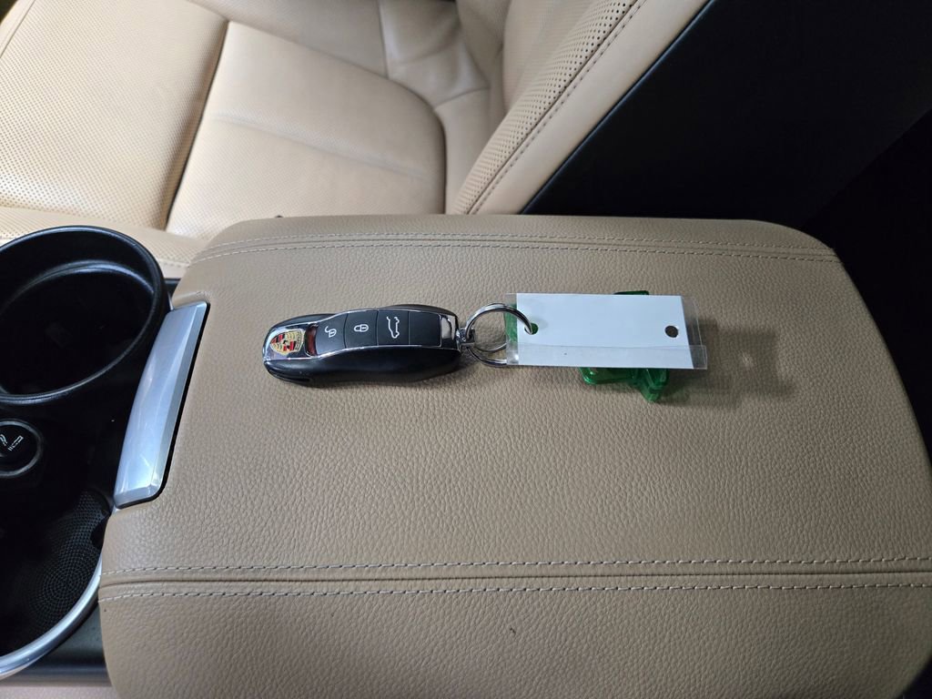 Used 2018 Porsche Cayenne image 30