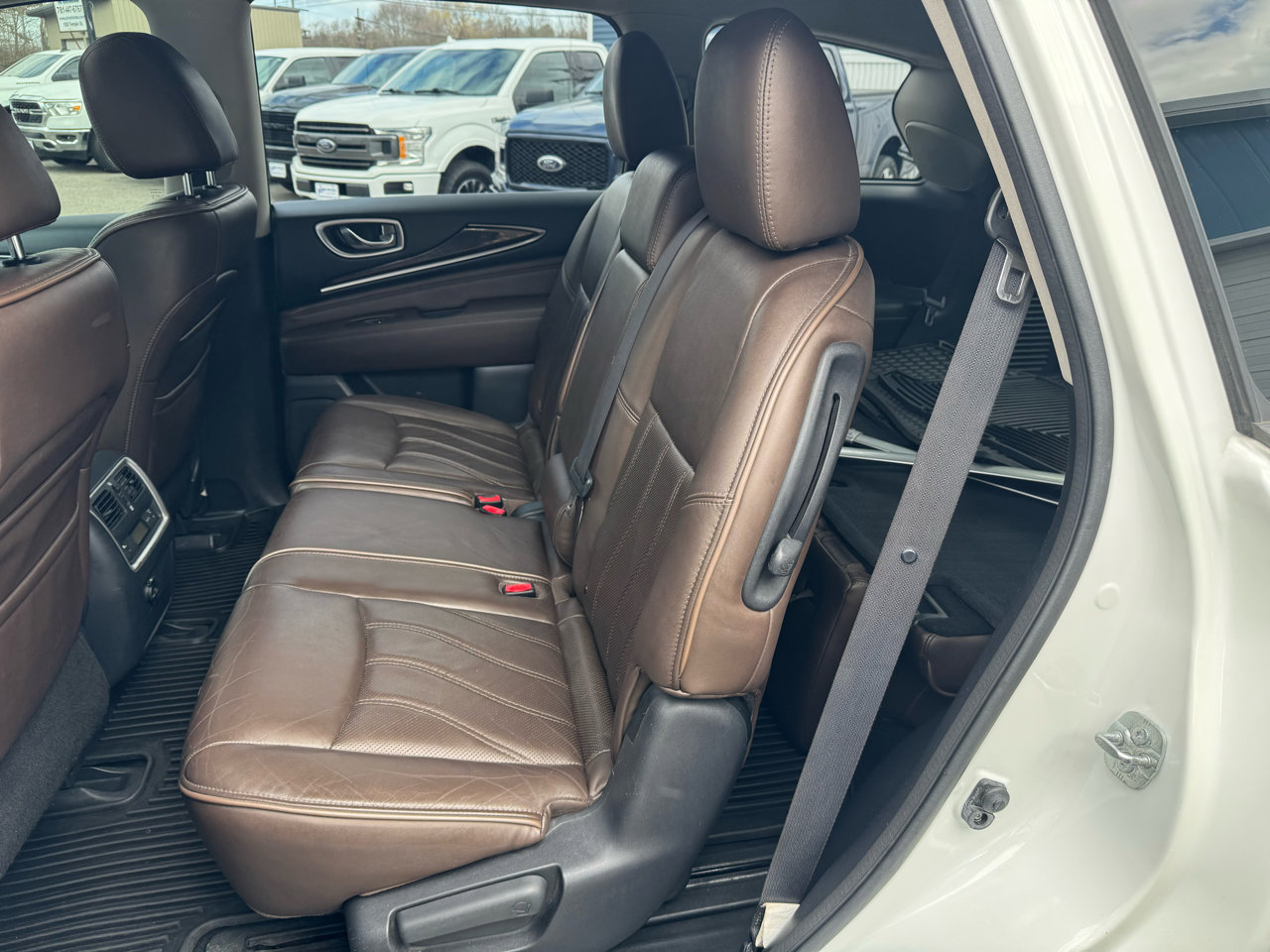 Used 2013 INFINITI JX35 AWD w/ Premium Pkg image 28