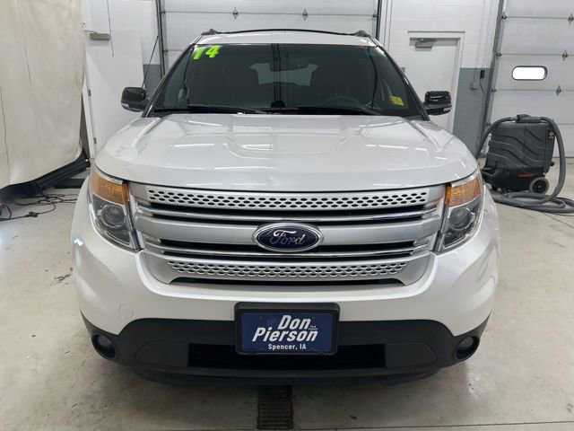 Used 2014 Ford Explorer XLT w/ Equipment Group 202A image 2