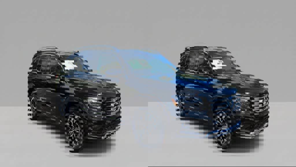 Used 2026 Mercedes-Benz GLB 250 4MATIC image 2