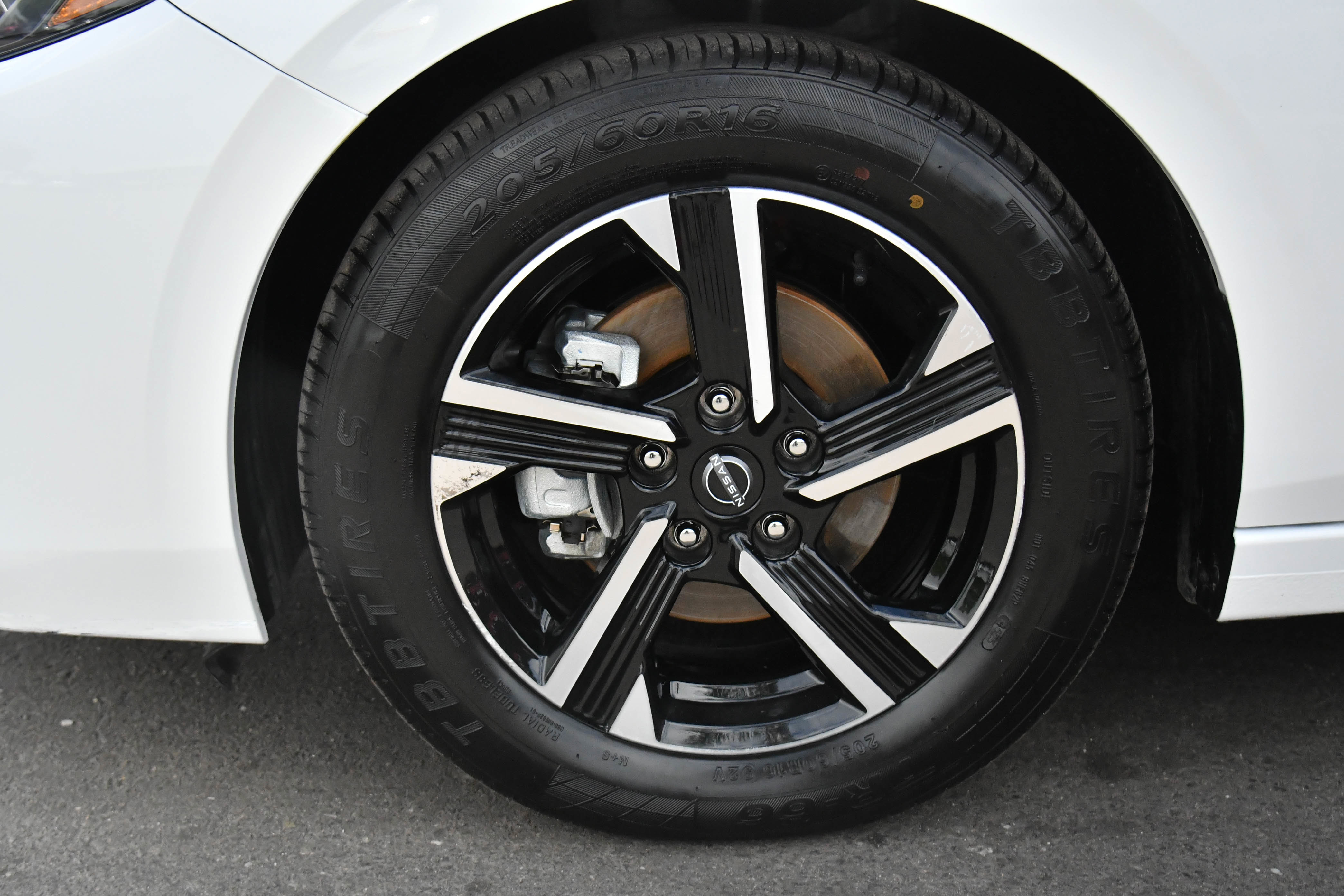 Used 2025 Nissan Sentra SV FWD image 12
