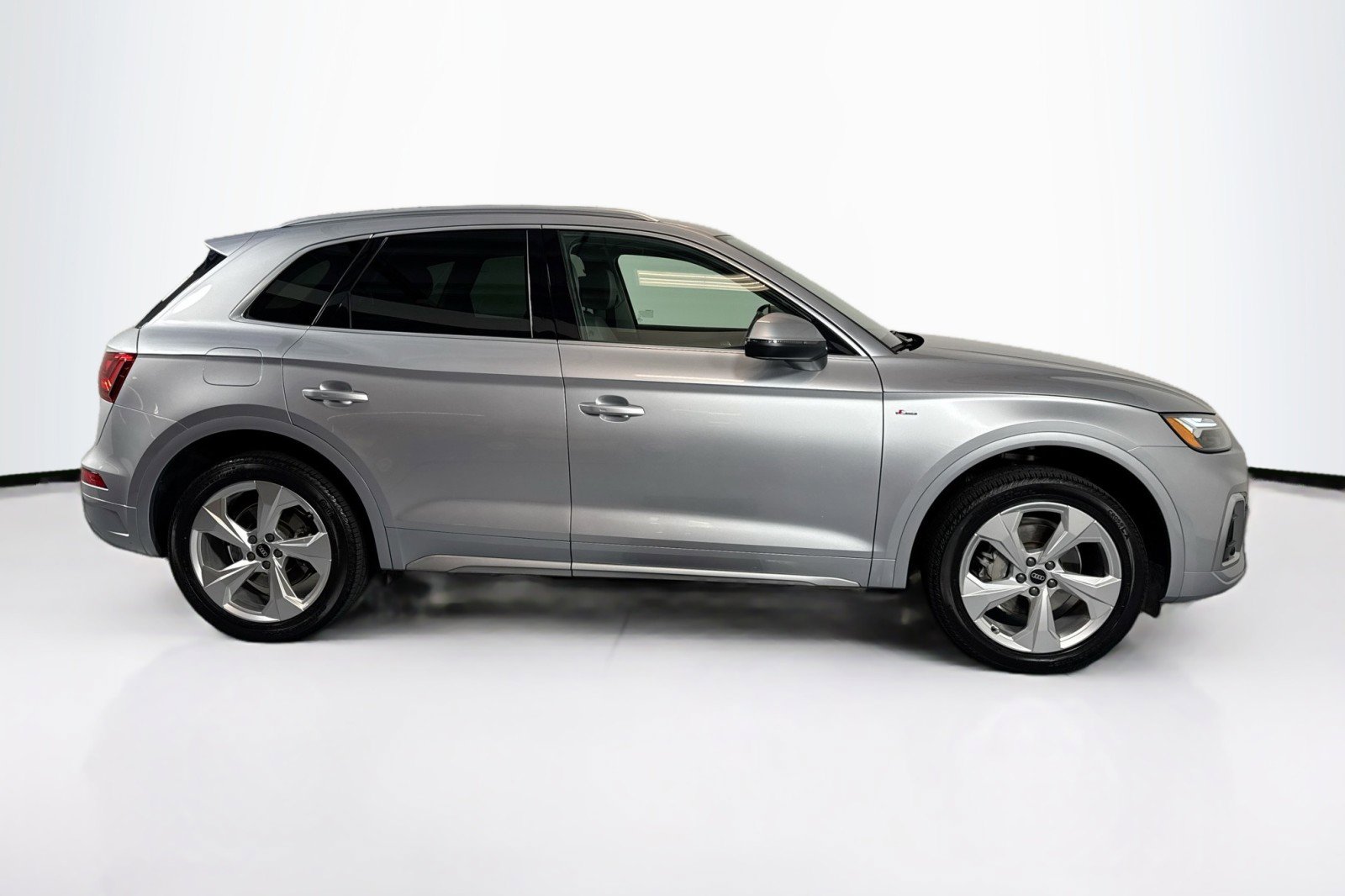 Used 2022 Audi Q5 2.0T Premium Plus w/ Premium Plus Package AWD/4WD image 4