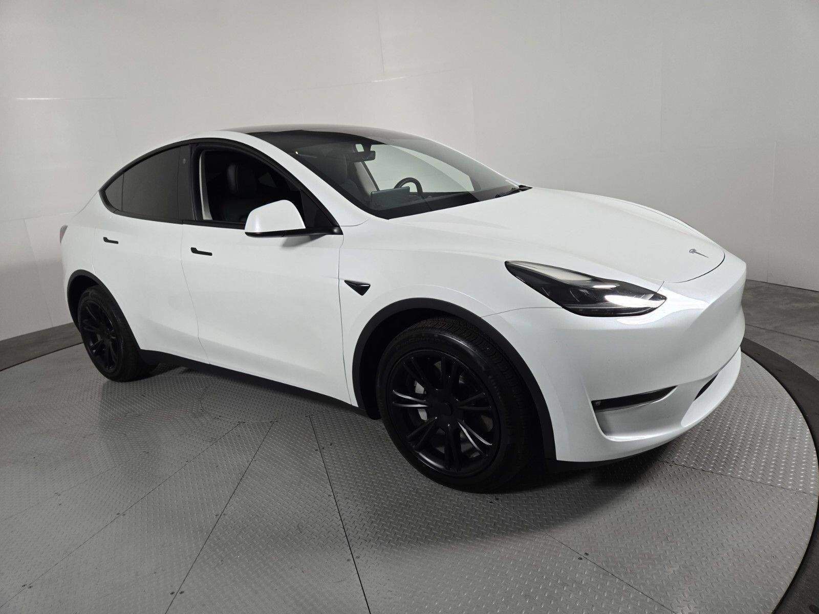 Used 2023 Tesla Model Y Long Range AWD/4WD image 16