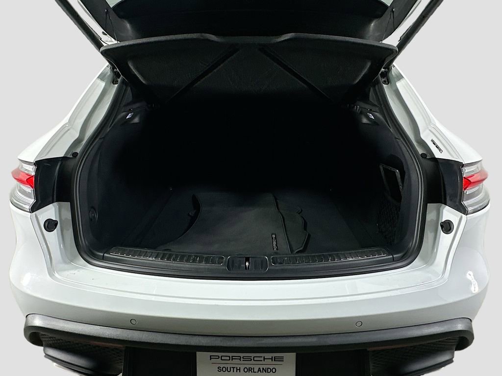 Certified 2023 Porsche Macan AWD/4WD image 28