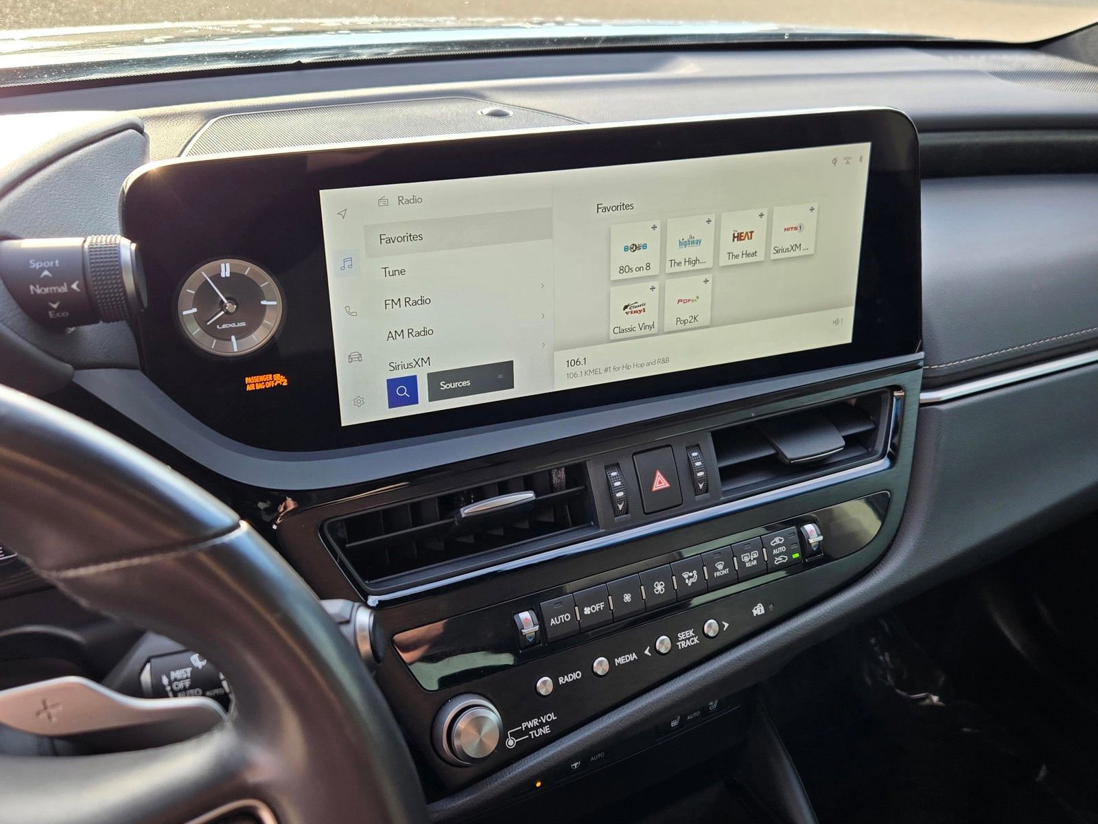 Used 2024 Lexus ES 300h w/ Premium Package image 17