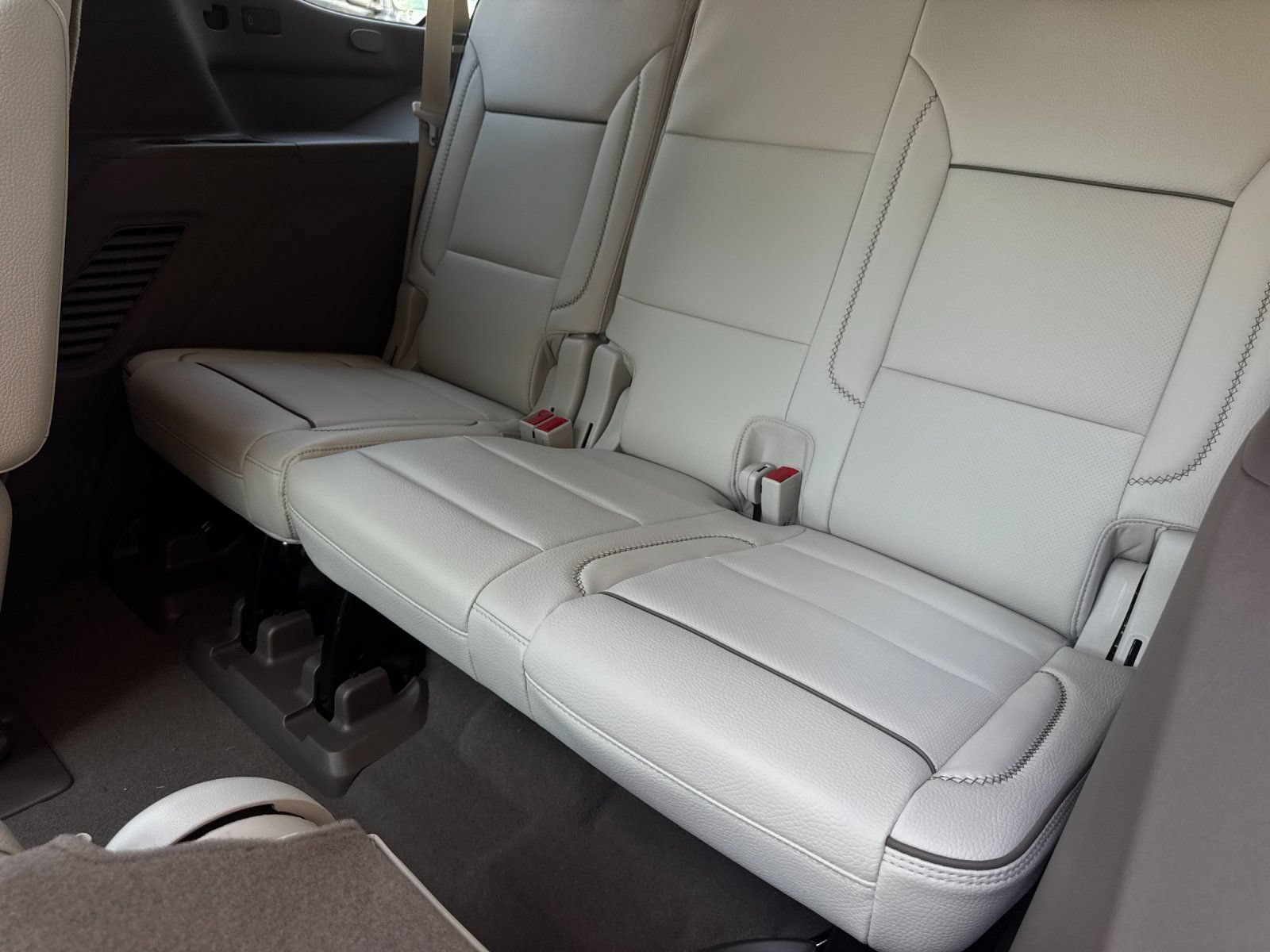 New 2026 GMC Yukon Denali w/ Denali Reserve Package AWD/4WD image 16