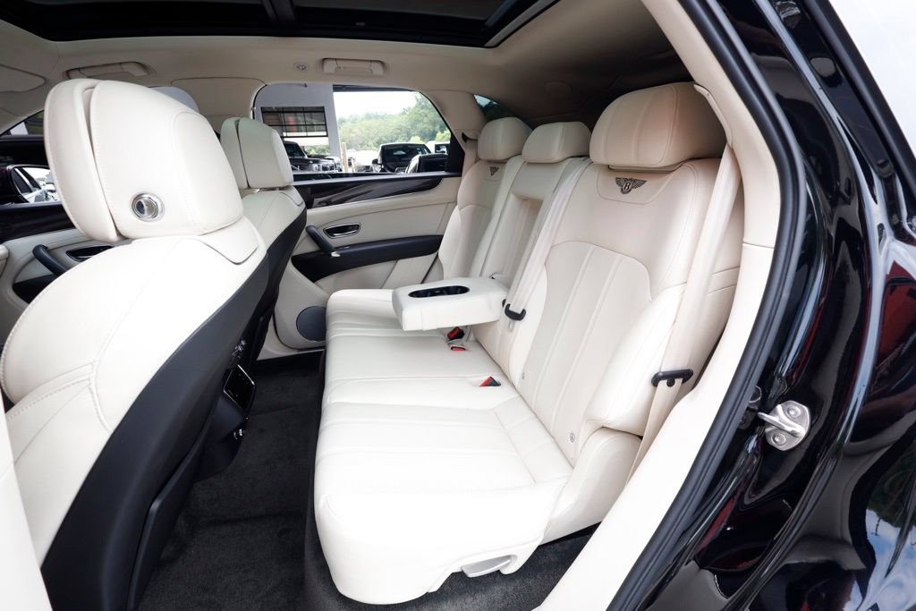Used 2019 Bentley Bentayga AWD/4WD image 38
