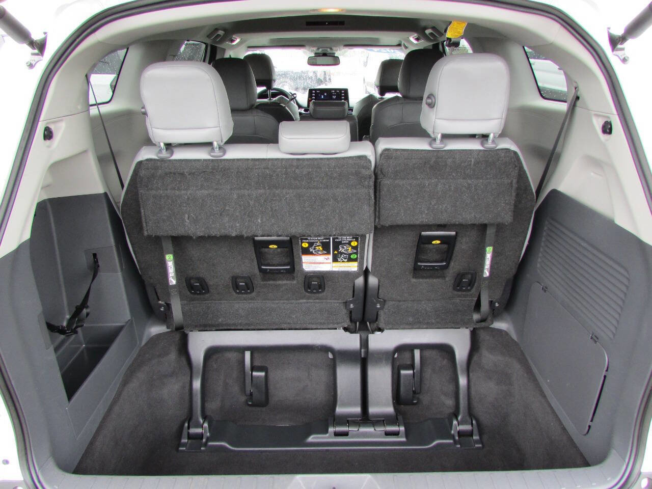 Used 2024 Toyota Sienna XLE image 31