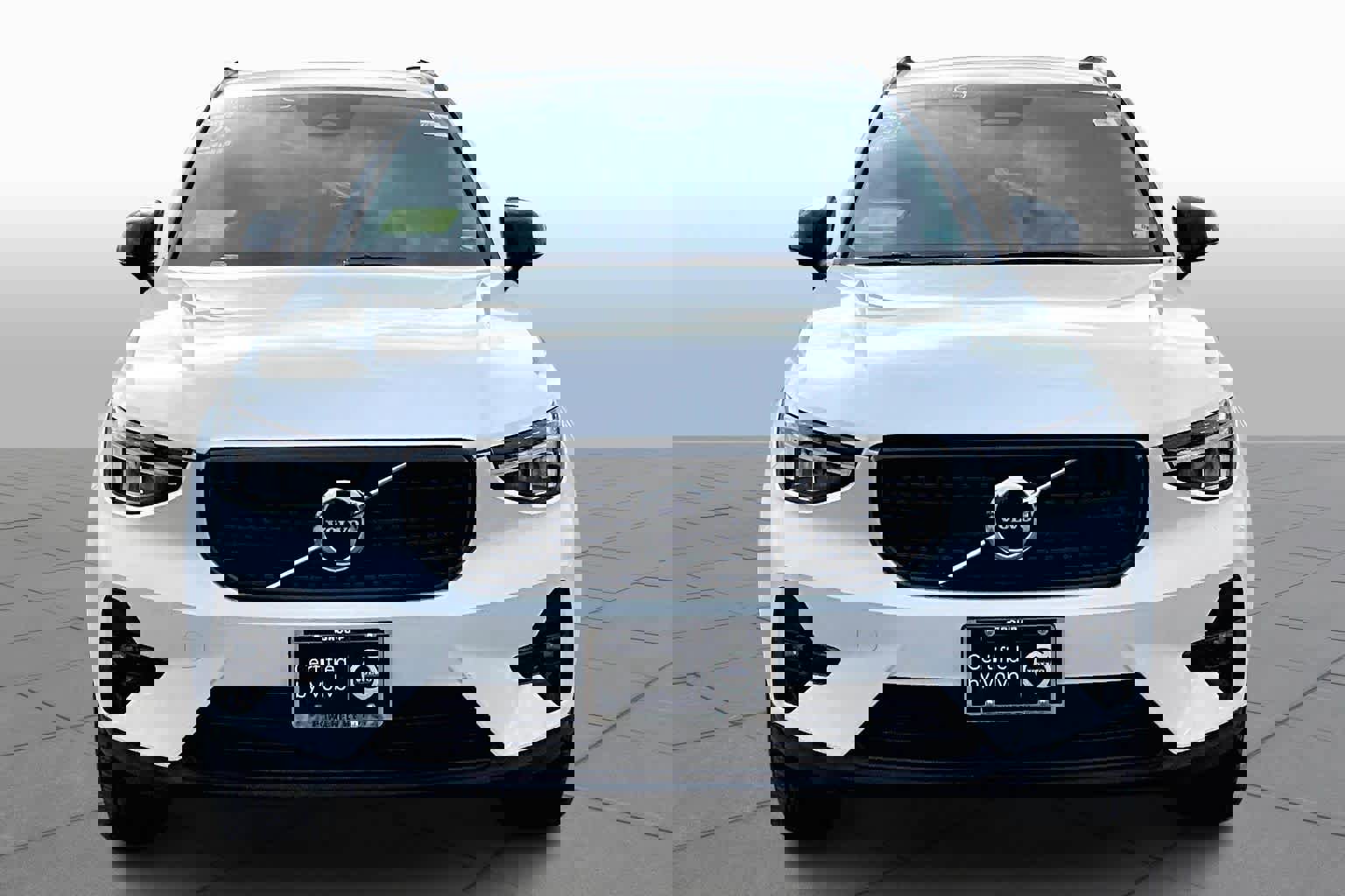 Certified 2023 Volvo XC40 B5 Plus w/ Climate Package image 4