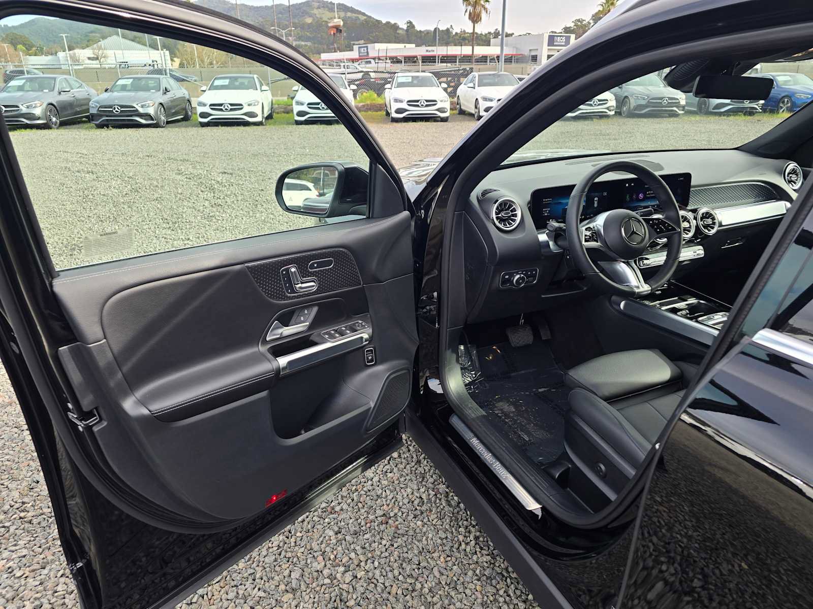 Used 2025 Mercedes-Benz GLB 250 4MATIC image 21