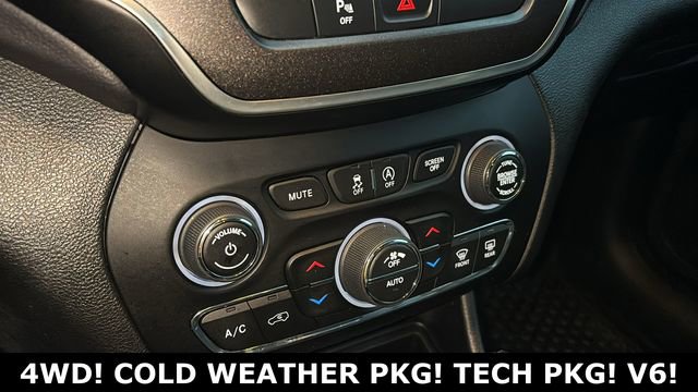 Used 2019 Jeep Cherokee Trailhawk w/ Cold Weather Group image 19