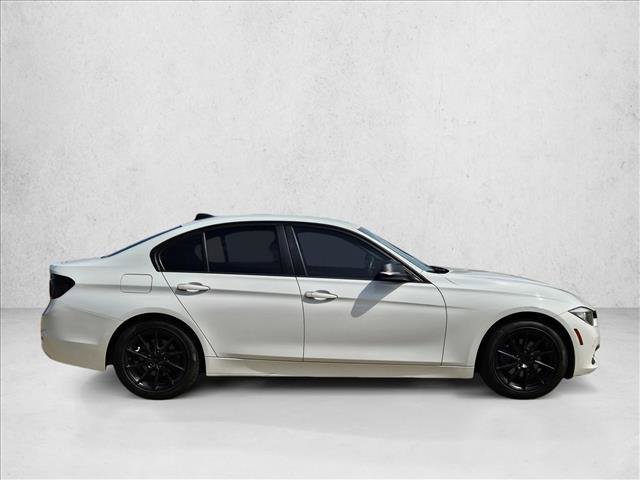 Used 2017 BMW 320i Sedan image 4