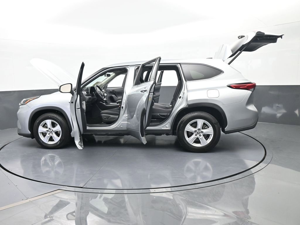 Used 2023 Toyota Highlander LE image 68